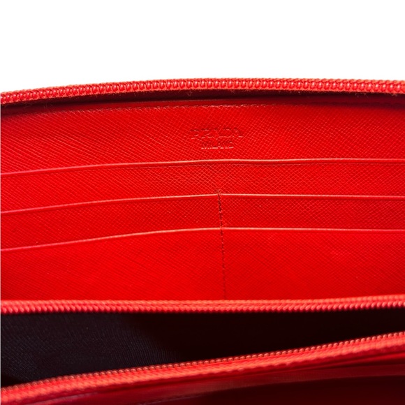 PRADA red saffiano leather trifold wallet - Picture 6 of 15